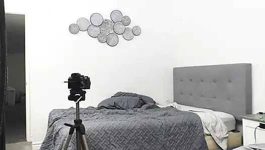 Hinter den kulissen eines reifen interracial dreier-videoshooting