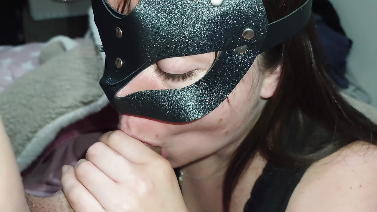 My sister-in-law every time she sees me, she wants my penis in her mouth 😱