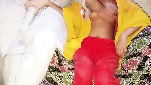 Desi Maal Ko Ghar Pe Bulakar Choda Doggystyle Männer