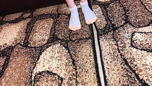 Fußfetisch Turnschuhe Socke und nackte Füße / sfw