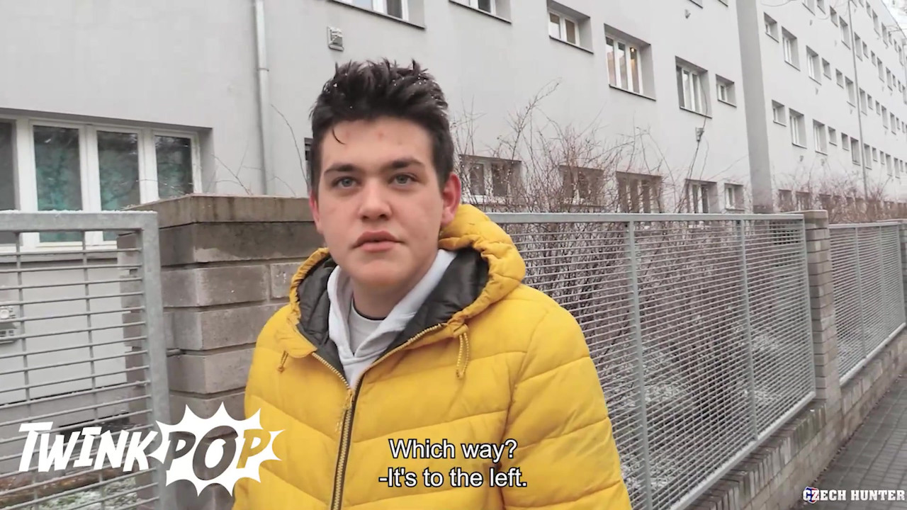 他在去买烟的路上遇到了一个愿意给他额外爱的男人 - twink pop