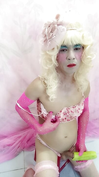Oanh Le transgender wearing sexy lingerie porn avalanche using new technology
