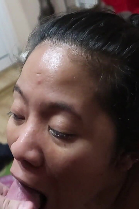 Indonesian Girl Open Her Mouth for Cumshot
