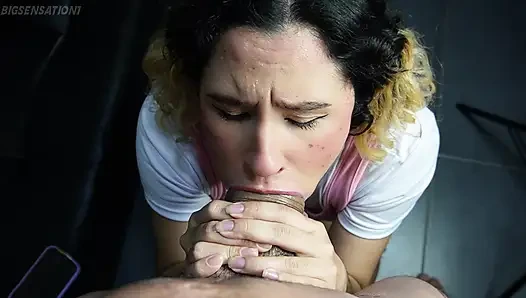 Das Deepthroat-Ritual endet unter einer verzweifelten Gesichtsunterwerfung.