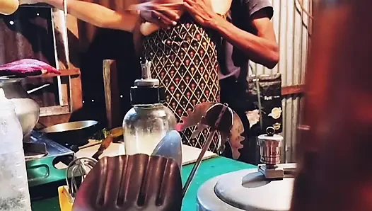 Kenikmatan penuh di kamar dapur dengan bhabiku yang seksi.