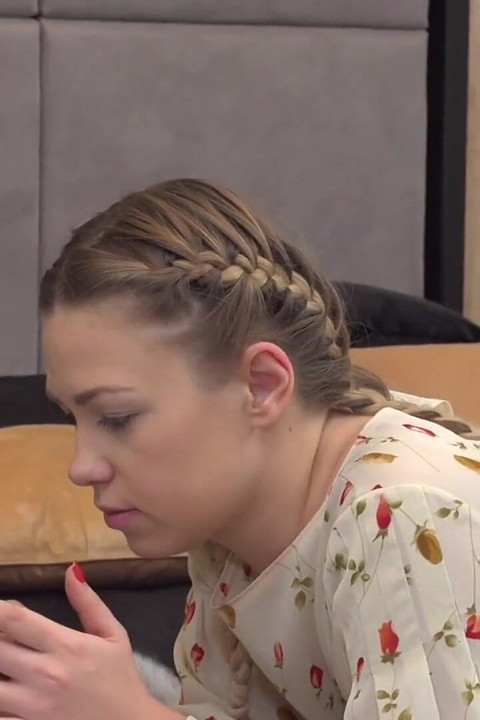 A couple of lesbians brings each other to orgasm