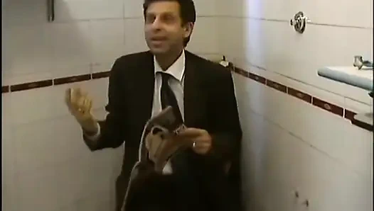 Возбужденную толстушку в чулках взхлохнули и кончили на лицо