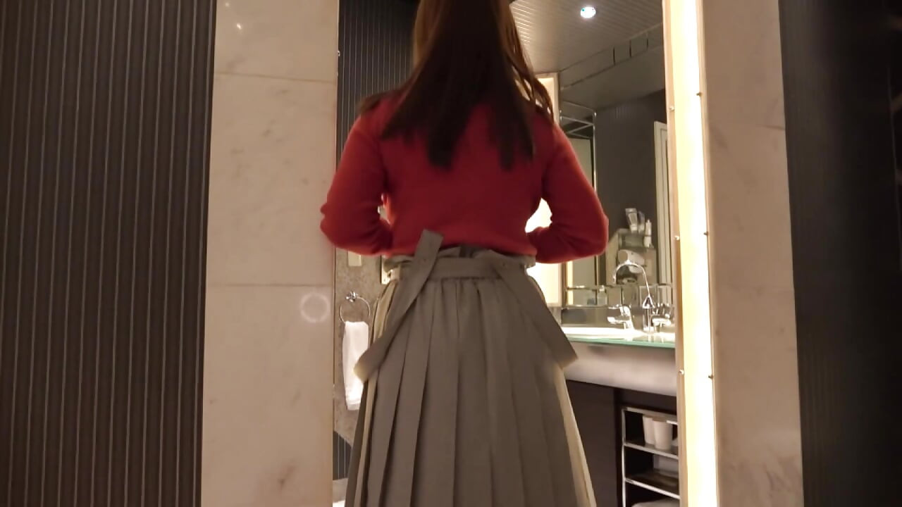 A189F03 Pure character K-cup busty girl with a quiet girl at a love hotel on a matching app!