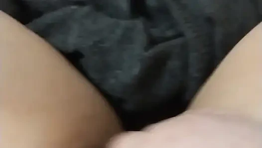 Громкий пульсирующий оргазм пухлой женщины