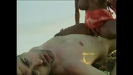 Doğanın Ortasında Irklararası Bir Ilişki