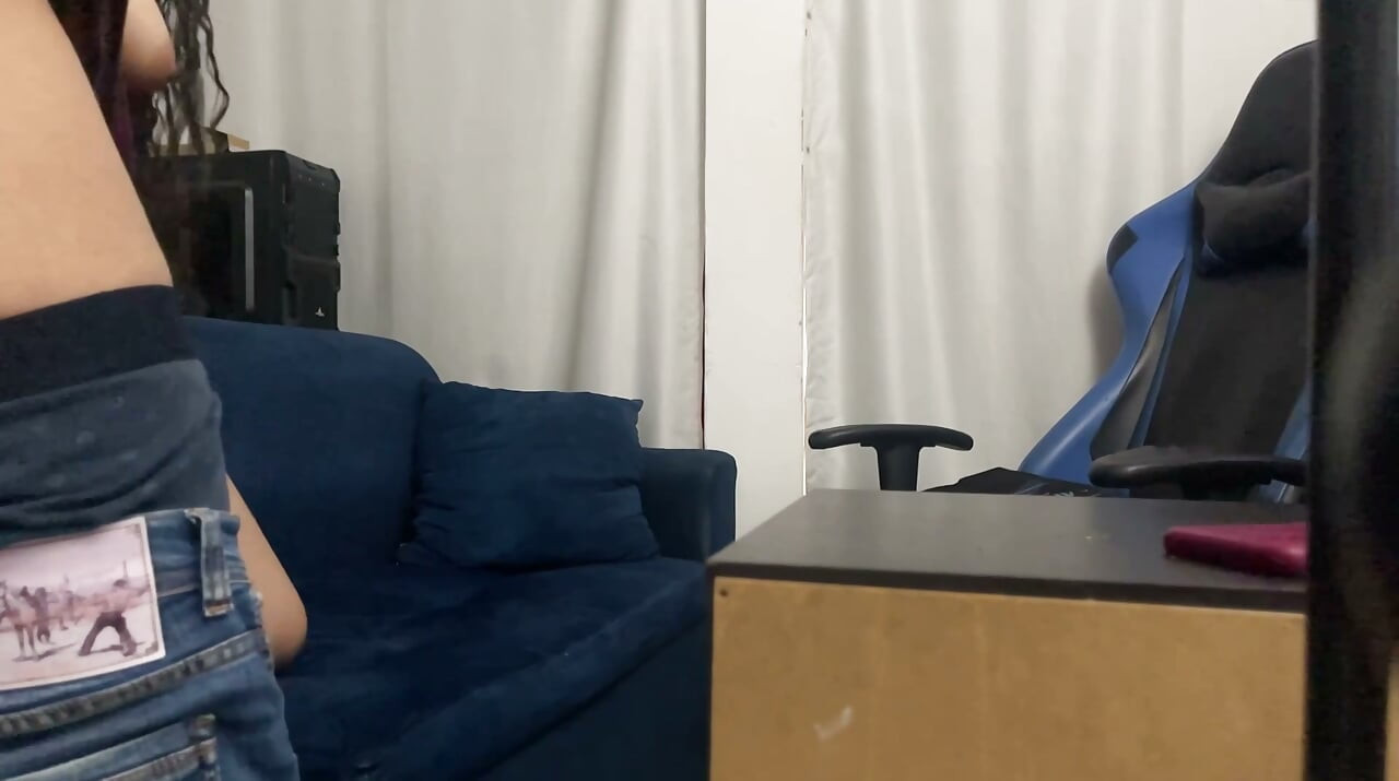 mi vecina me dice que la folle en la sala que no hay nadie