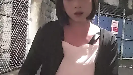Sahte kız Tingxuan çardakta mastürbasyon yaptı ve bir yabancı tarafından bölündü