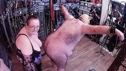 Part 5:- Satana's piggy is back in town for some play time with Domina Satana!