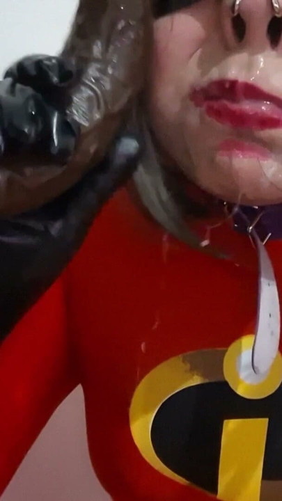 Slatki Trap Elastična Kurva Puši BBC i Guta Spermu Posle Dubokog Grla Nosehook BDSM | Klip 2