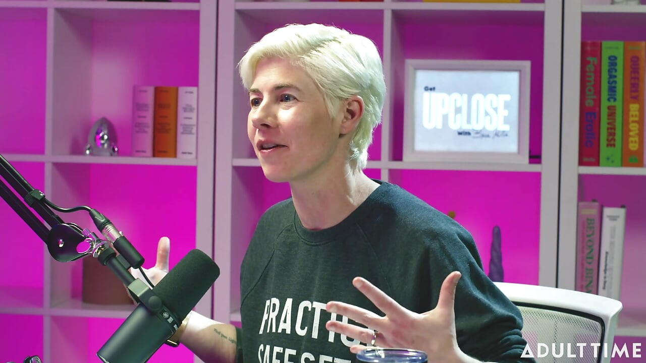 Blake Blossom: Brainrot, Facetune e Futanari, o podcast Adult Time