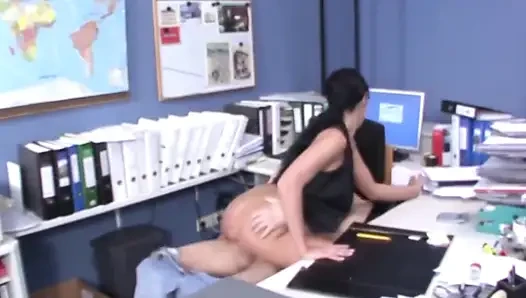Hot Mature German Office Fuck and Cumshot