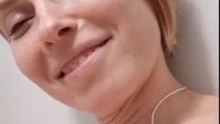 Skype Natalia Sazonenko liebt es im Badezimmer