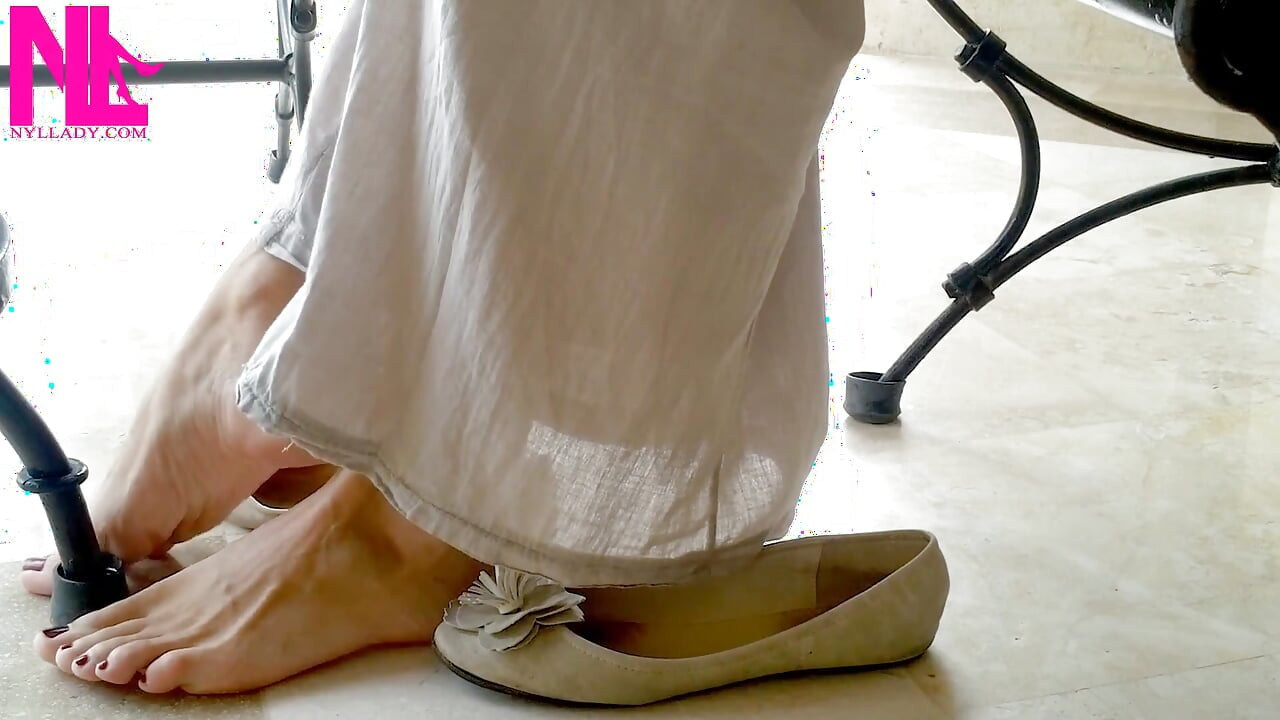Jeu de chaussures dans des appartements de ballet pieds nus