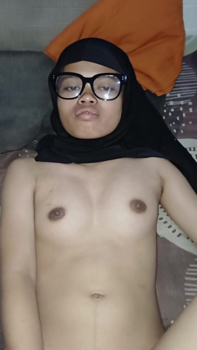 18-year-old hijab girl starts daring to appear in front of the camera | Clip 3