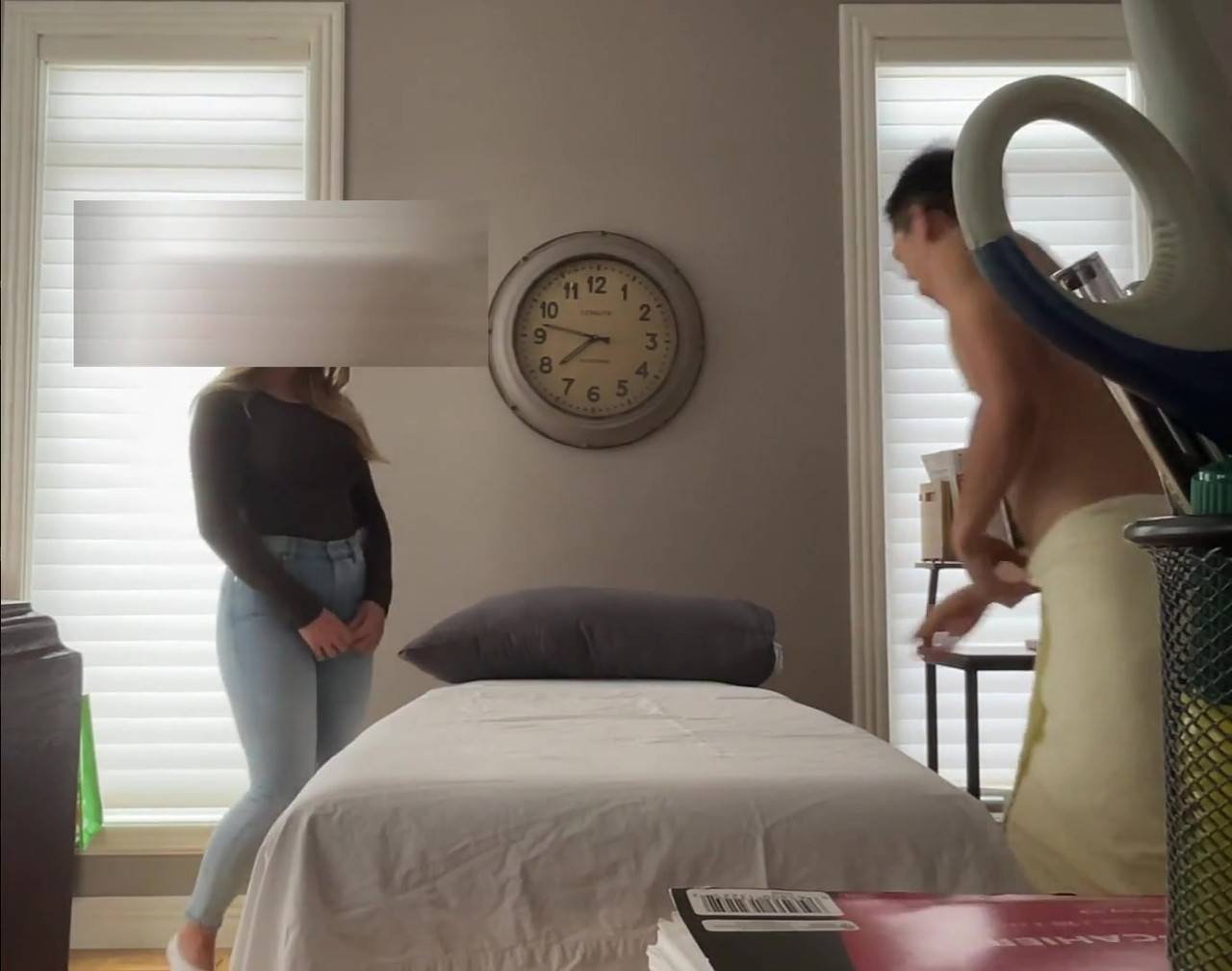 正统的frenchxrussian实习生rmt被巨大的亚洲鸡巴勾引 第一次约会