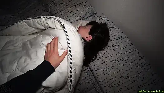 Ночной минет - девушка глотает всю сперму во рту