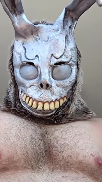 MASKIRANI MUŠKARAC TE TUČE - Strašna zečica za Noć vještica BottomPOV ASMR Pounding | Isječak 1