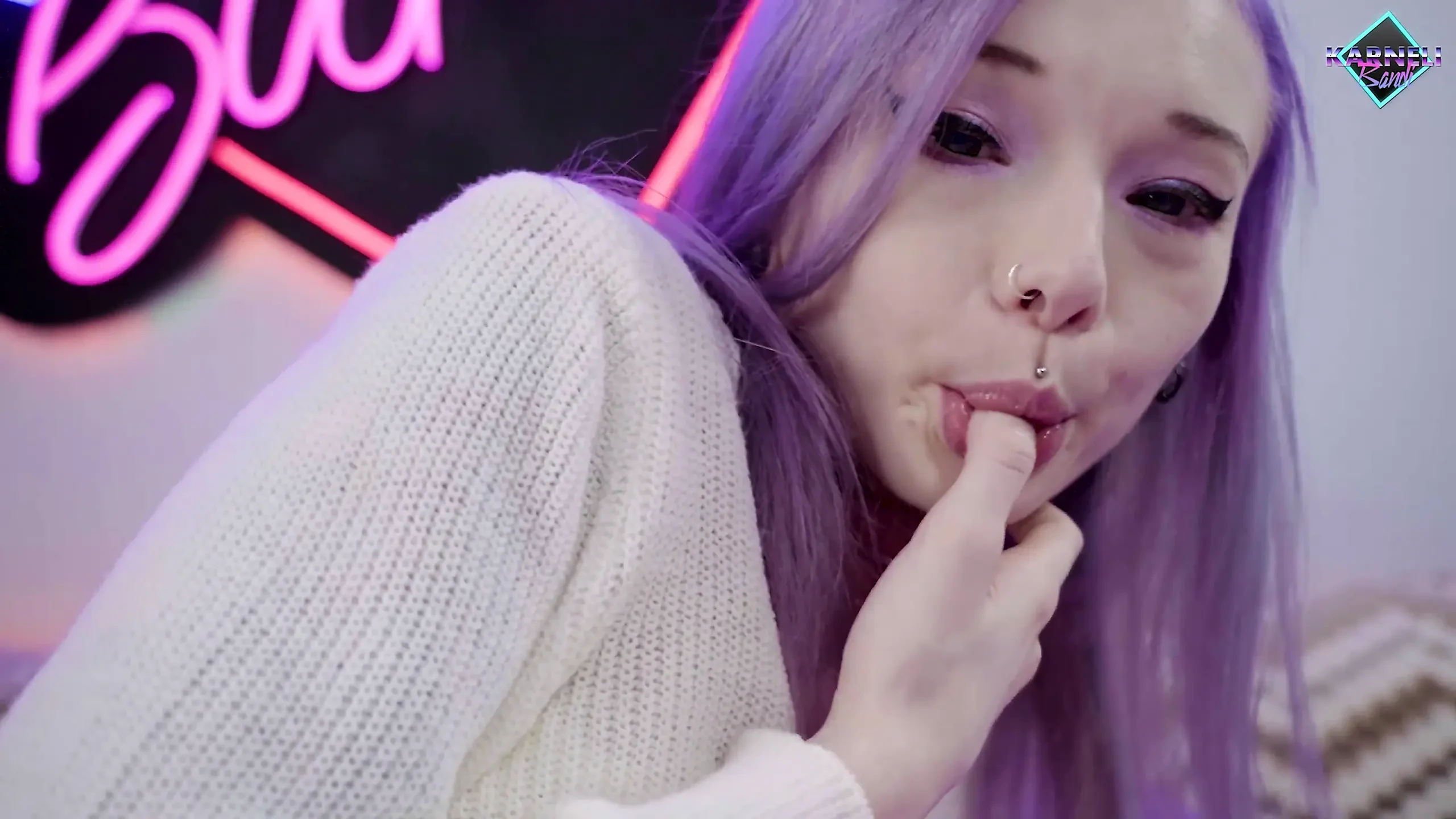 Karneli Bandi - solo,colored hair