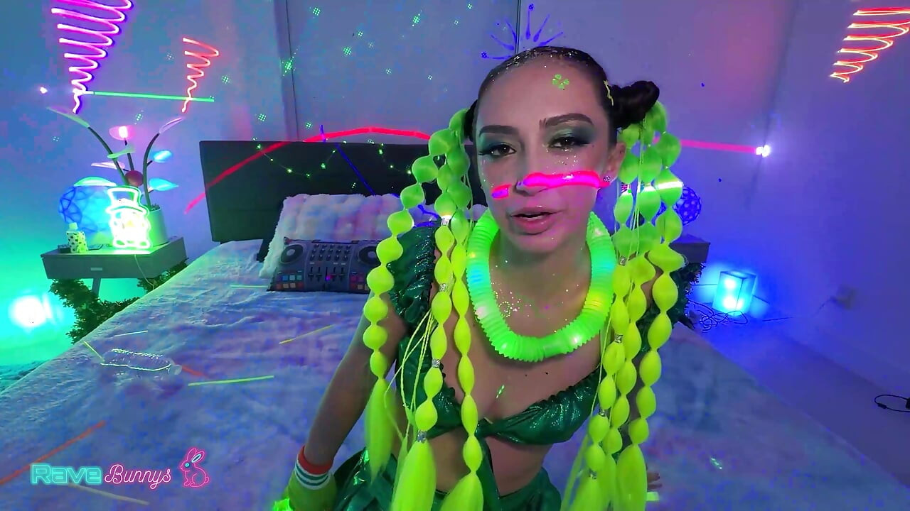 ¡La pequeña Lily Jordan abre las piernas para la follada misionera de Brian Omally!