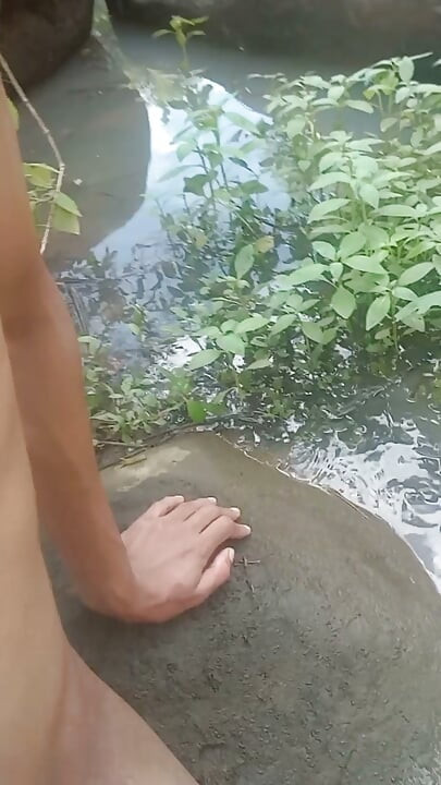 Bhabhi ne apne devar ko apne room mein bulaya sex ke liye jab unke pati ghar par nahin the bhabhi ne apne devar ke sath