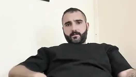 Yarağımla oynuyorum