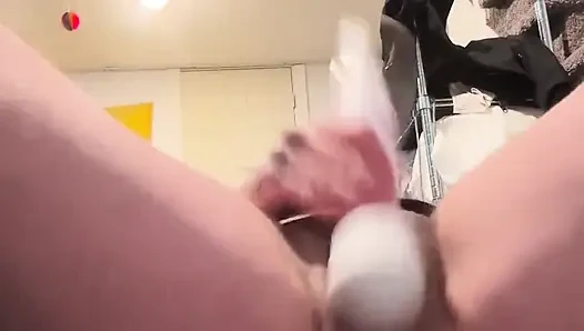 Çılgın ftm fışkırtarak orgazm yüksek sesle inliyor