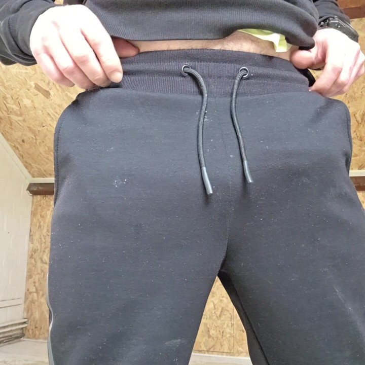 Flashing my bulge