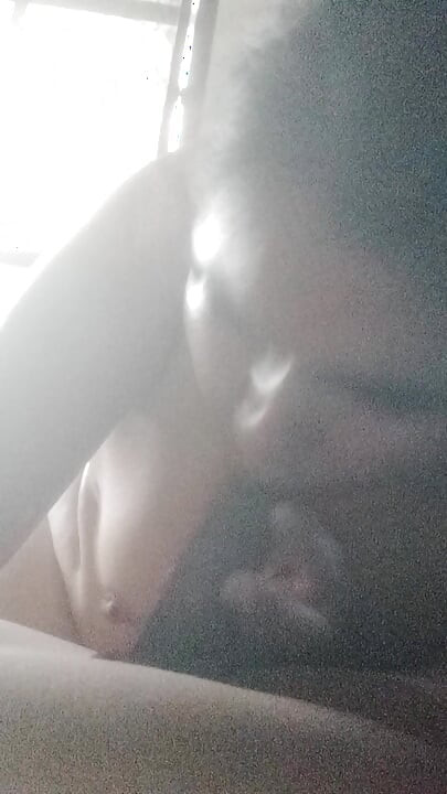 Eva lagi asik jilat kontol samael