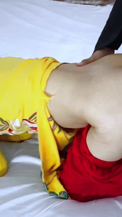 PUNJABI STEPMOM DI FUDDI MARI DUKAN WALE NE MERE SAMNE WITH AUDIO SEX VIDEO | Clip 1