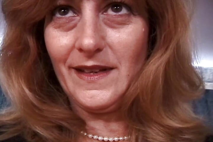 Milf excitată vrea să fie pedepsită
