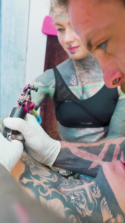 Những người yêu thích xăm mình cuộc phiêu lưu xăm mình của Merry với con cu to lớn | Clip 1