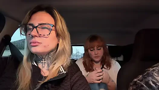 Die Papp-Plündererin war geil, als sie uns sah