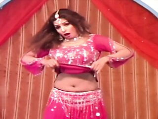 Nida Chaudhary stage dance kacha mera kotha