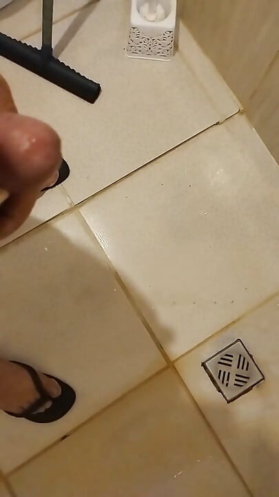 Urine Sneezing in Slow Motion Impresses