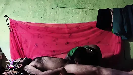 Индийский паренек трахает сексуальную горячую бхабхи в ее комнате