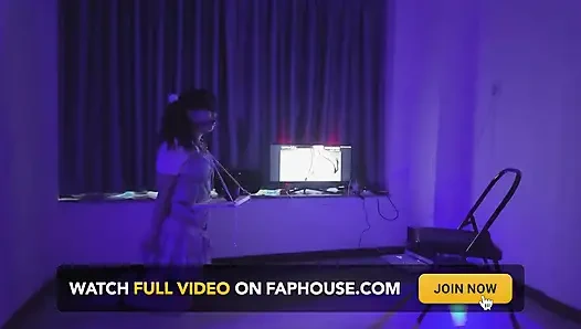 Hs021-okul üniformalı Asyalı kız disipline edildi