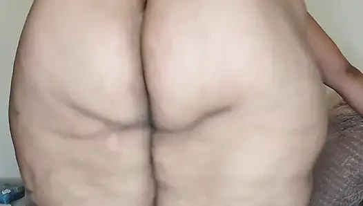 Pantat bahenol cewek super semok ini dientot habis-habisan sama kontol besar sampai lubangnya menganga lebar