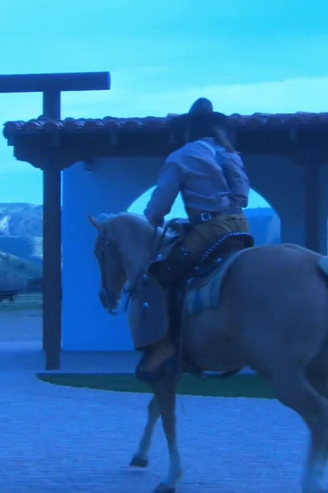Jesse V dobiva jebanje pičke na otvorenom od strane Bucking Bronco
