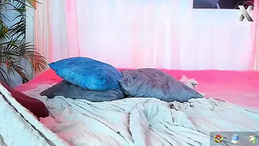 Bringt mich auf alle vieren, nur um von meiner getränkten muschi zu schlucken