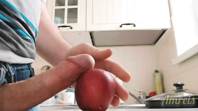Cum on fruits! I love apples!