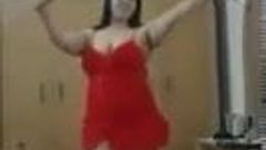 大屁股埃及熟女在她的房间里跳舞