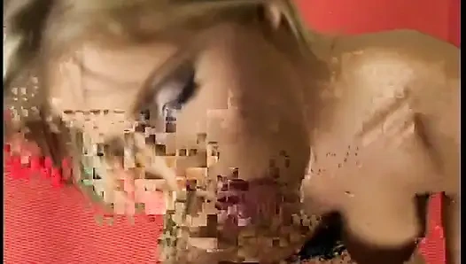 Büyük memeli sarışın bakış açısı sakso yüze boşalmayla bitiyor