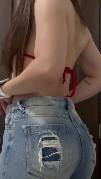 4K Pee Soaked Jeans