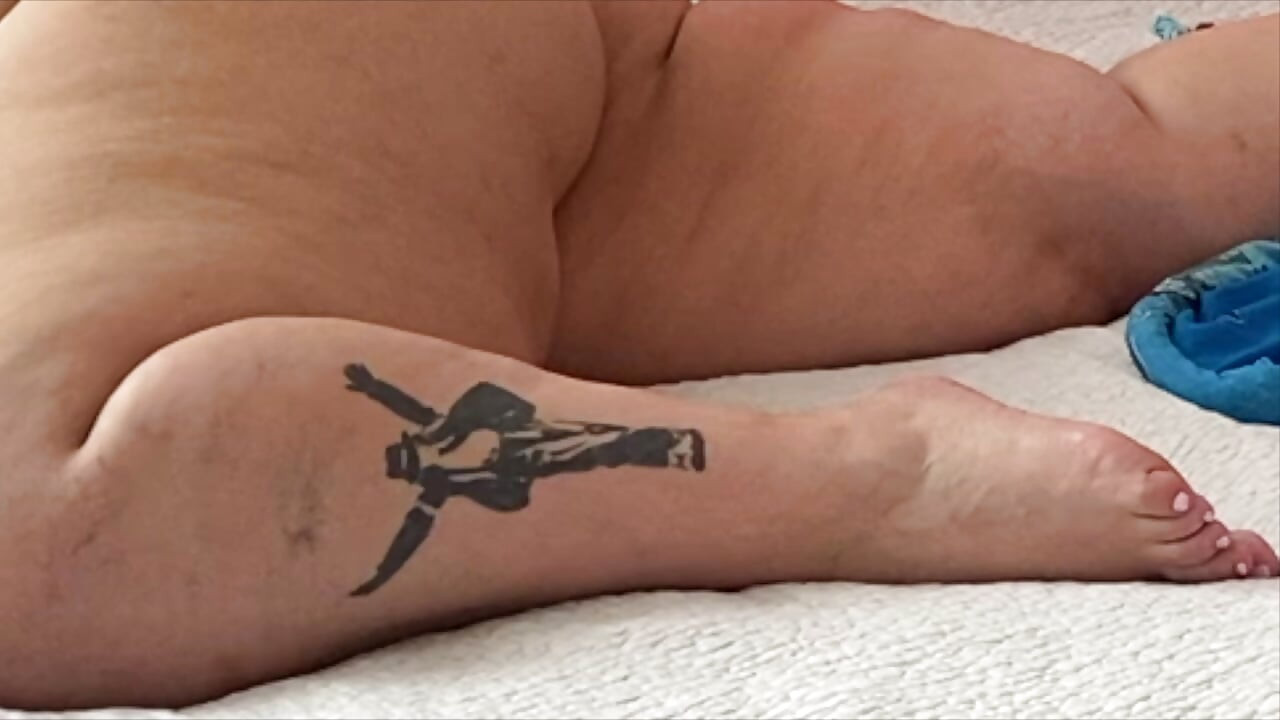 Married Wife loves hard dick down her ass hole in the morning.