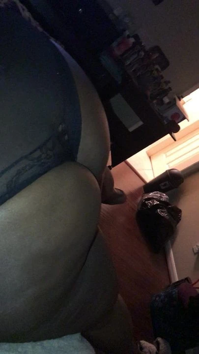 Big booty sucking dick